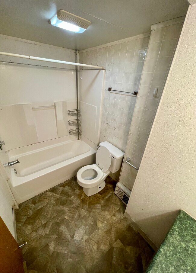 720 W Lincoln Ave, Oshkosh, WI 54901 - photo 6