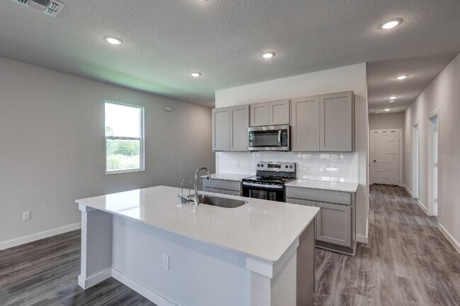 9887 Chavaneaux Landing, San Antonio, TX 78221 - photo 5