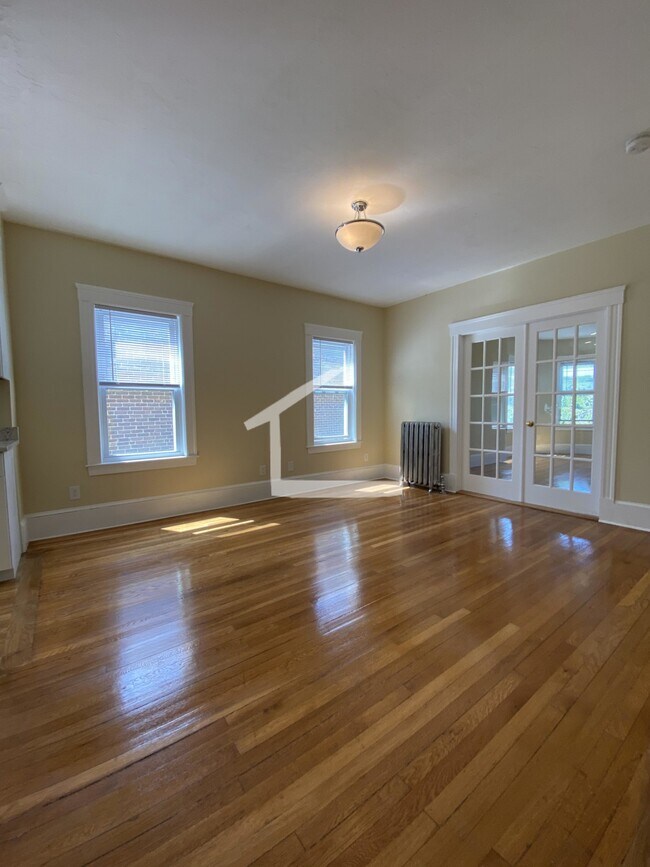 303 Tappan St unit 4, Brookline, MA 02445 - photo 5