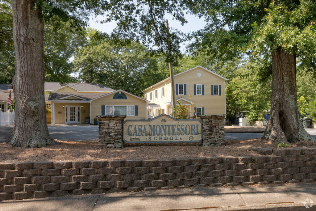 Main entrance to Casa Montessori in Marietta GA