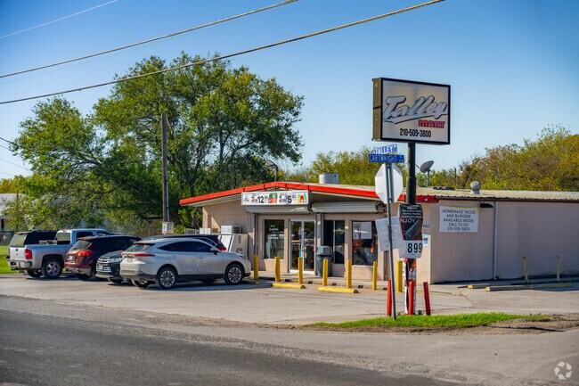 The country nature of Bella Vista is embodied by the Talley Food Mart.