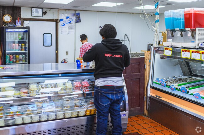 Fresh Fish & Fry offers fresh seafood along with Crack Chicken, in Colonial Village.