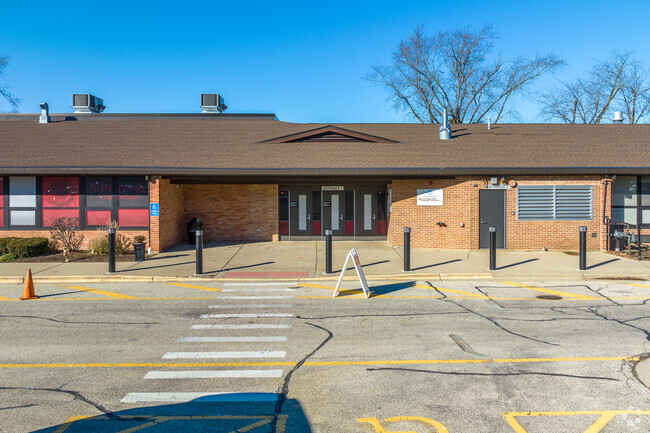 Sunny Hill Elementary School is located in Carpentersville, IL.