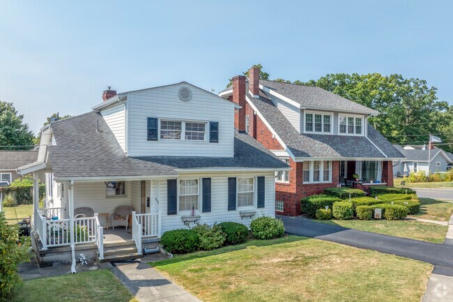 Homes in Broad Avenue range from American Foursquare to small ranches and cottages.