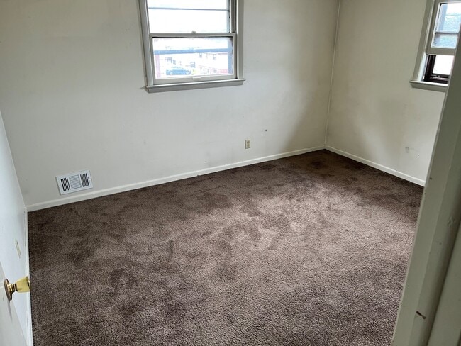 Pine Pointe Apartments, Waukesha, WI 53186 - photo 4