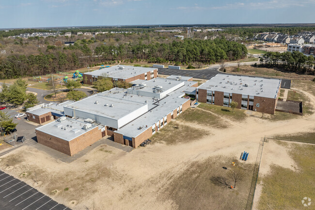 Oak St Elementary School in Lakewood.