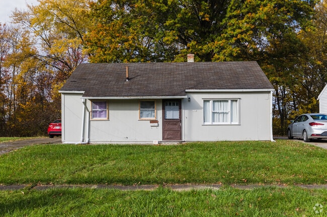You are able to find single-story homes inn the Landsdowne neighborhood.