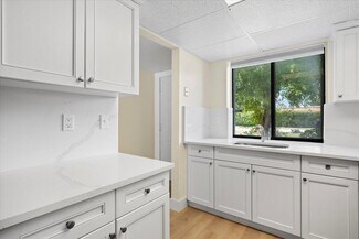 3666 Pinehurst Dr, Greenacres, FL 33467