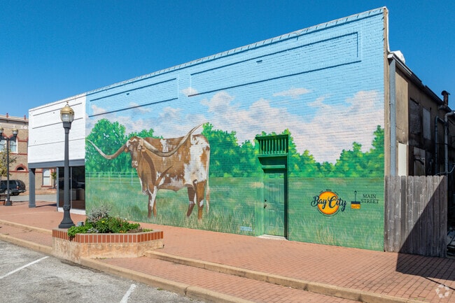 Find good country living down south in Bay City.