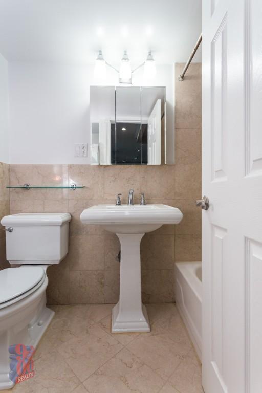 120 Christopher St unit 9, New York, NY 10014 - photo 3