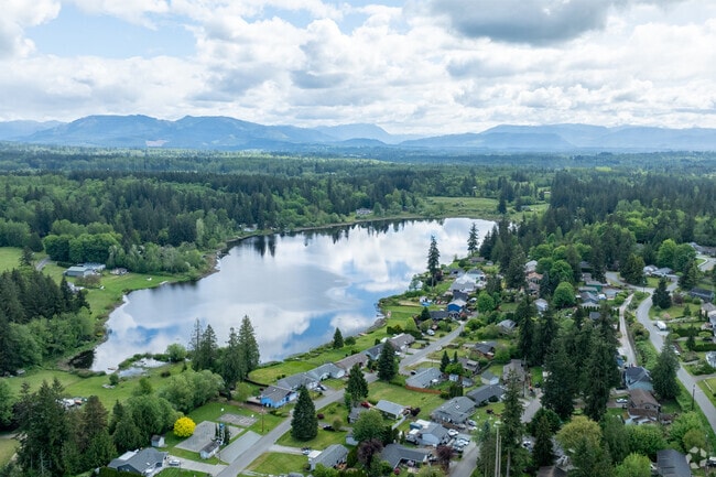 Sunday Lake sits just a few miles east of Stanwood and 45 miles north of Seattle.