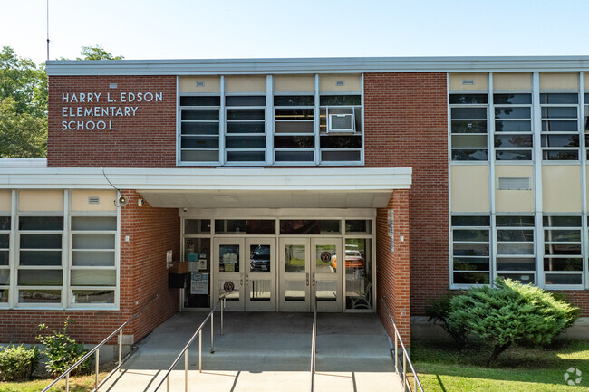 Harry L Edson Elementary serves grades K-4 in Kingston, NY.
