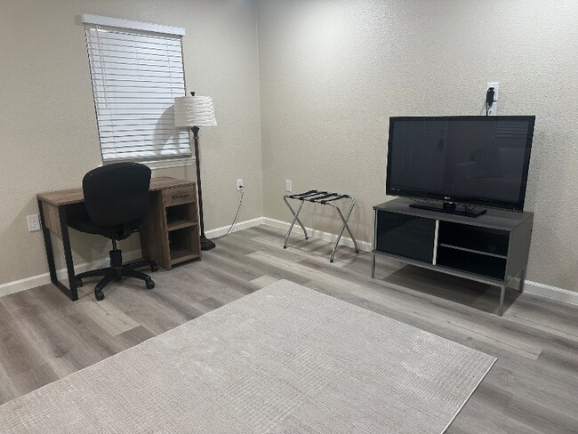 135 W Monroe St unit 1, Kountze, TX 77625 - photo 3