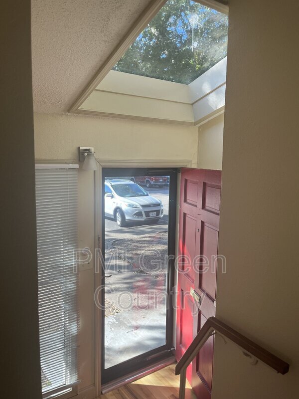 1427 E 38th Place unit D, Tulsa, OK 74105 - photo 2