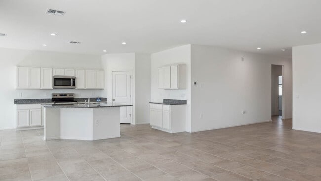 1522 E Glazier Dr, Casa Grande, AZ 85122 - photo 4