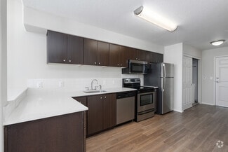 390 SE Main St, Hillsboro, OR 97123