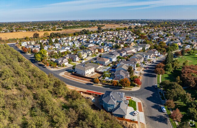 Single and two story homes dot the neighborhood in Bret Harte Modesto, Ca.