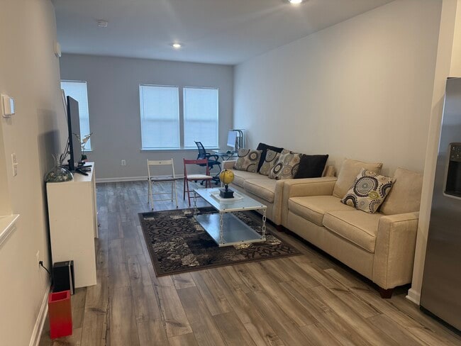 94 Rolling Branch Dr, Ranson, WV 25438 - photo 2