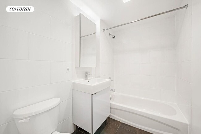 41-18 Crescent St, Queens, NY 11101 - photo 4