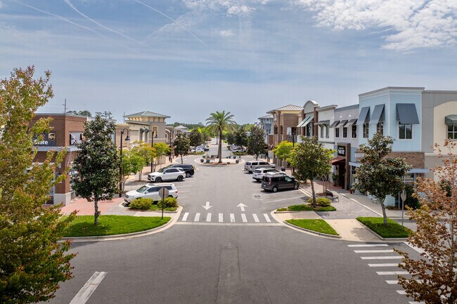 Bannerman Crossings is a favorite place for shopping and dining near Killearn Lakes.