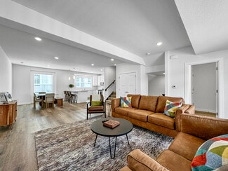 5101 Lakeview Pkwy, Davenport, IA 52807