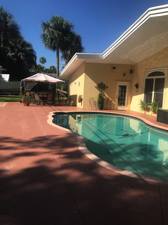 Private entrance thru pool door