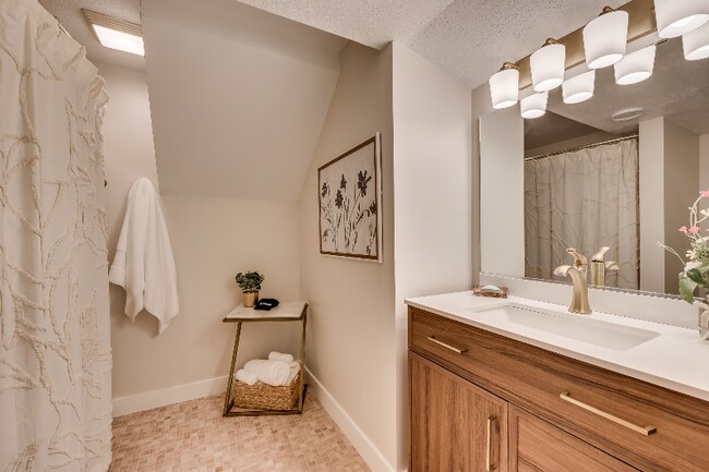 5021 Beacon Hill Rd unit 2, Minnetonka, MN 55345 - photo 5