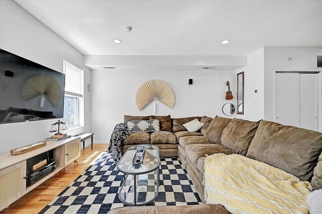 1607 Brown St unit 3, Philadelphia, PA 19130 - photo 3