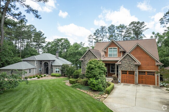 Larger homes sit close to one another in Townville, SC.