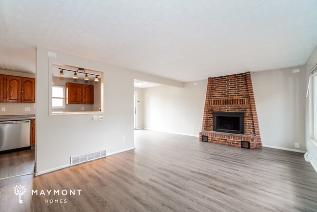 3472 Green Meadows St, Columbus, OH 43207 - photo 5