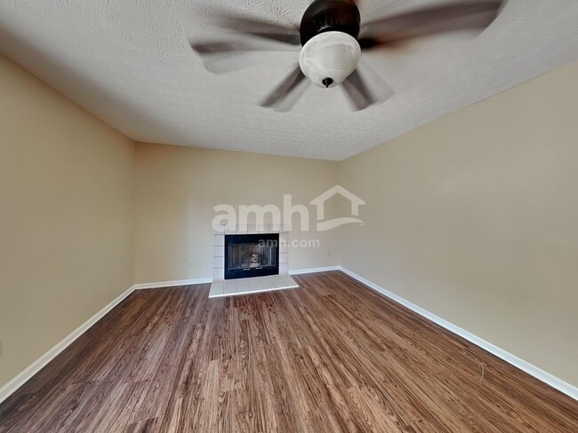 8612 Oak Creek Dr, Lewis Center, OH 43035 - photo 5