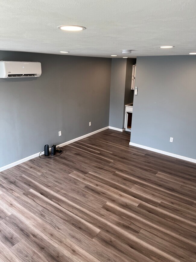 108 N Main St unit 108, Minoa, NY 13116 - photo 4