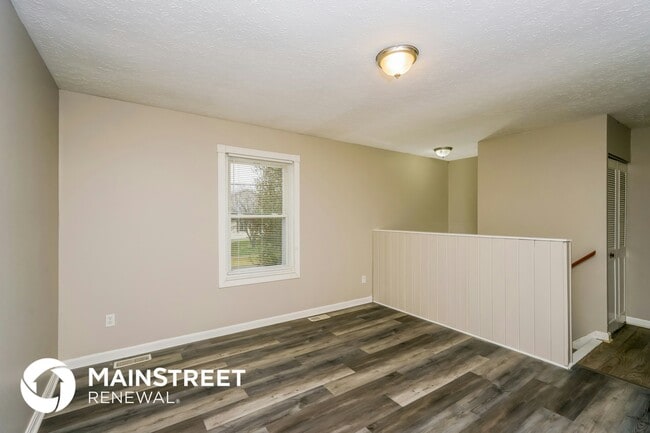 10509 Hillpark Dr, Louisville, KY 40229 - photo 4