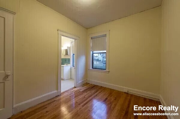 24 Hamilton Rd unit 7, Brookline, MA 02446 - photo 5