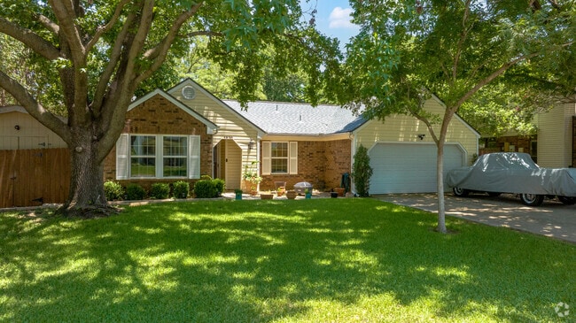 Farmhouses are tucked away near Lake Grapevine.