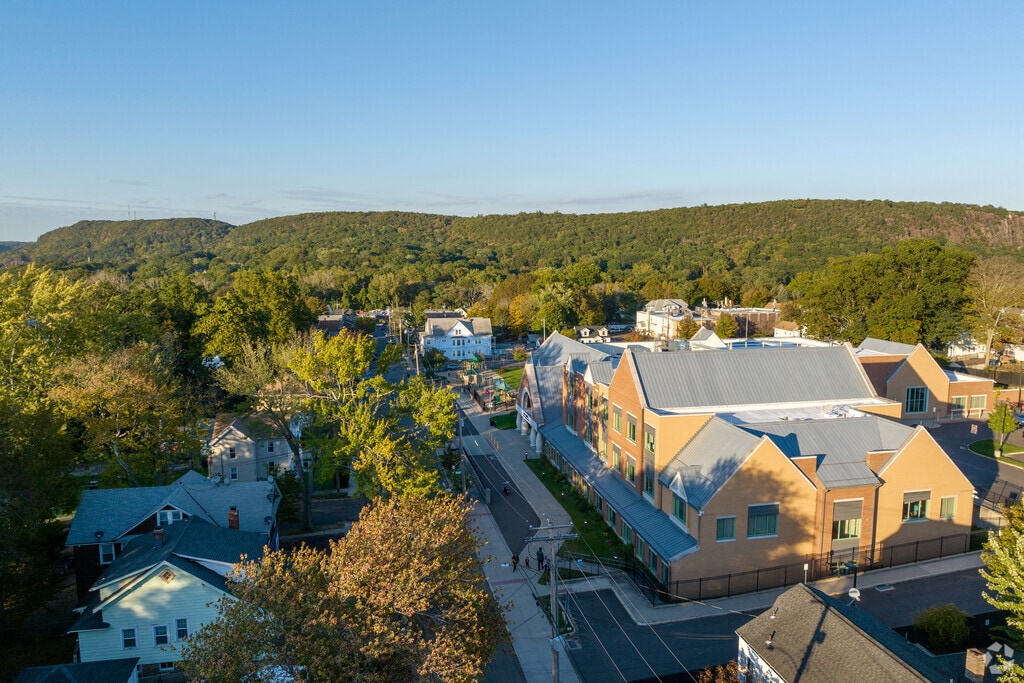 Davis Academy for Arts & Design Innovation aerial.