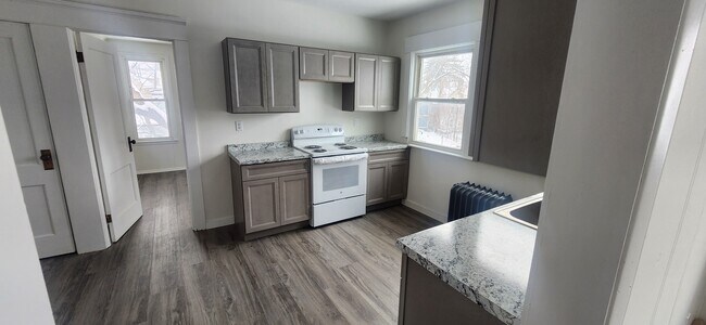 619 Tracy St unit 4, Utica, NY 13502 - photo 4