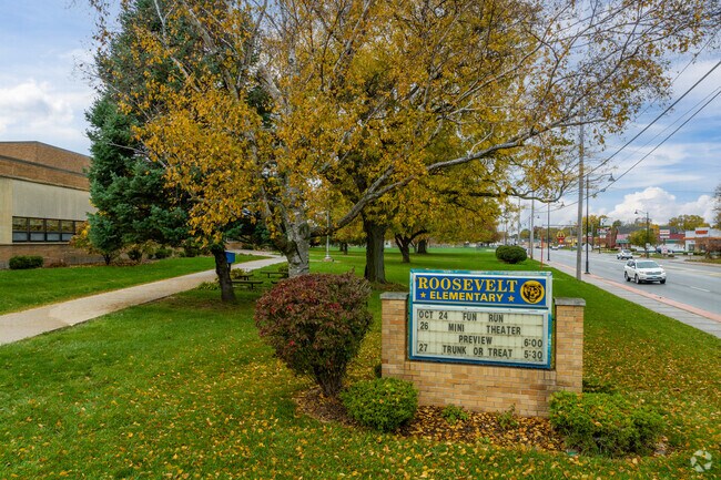 Roosevelt Elementary School serves Rockview Estates' younger students.