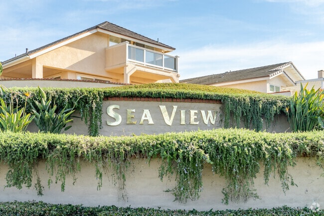 Broadmoor Sea View in Newport Beach offers luxurious coastal living with stunning ocean views, elegant homes, and a serene atmosphere, making it a premier destination for a refined lifestyle.