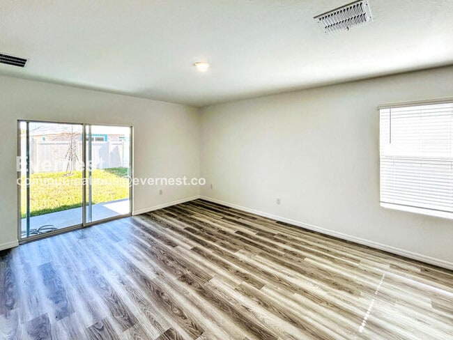 10650 Dusty Boot Rd, Land O' Lakes, FL 34638 - photo 3