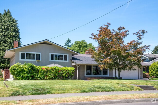 Well paved sidewalks line the streets of the Ardenwalk neighborhood.