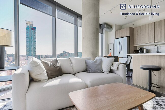 730 W Couch Place unit FL15-ID1366, Chicago, IL 60661 - photo 3