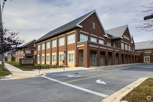 Beverly Farms Elementary School entrance