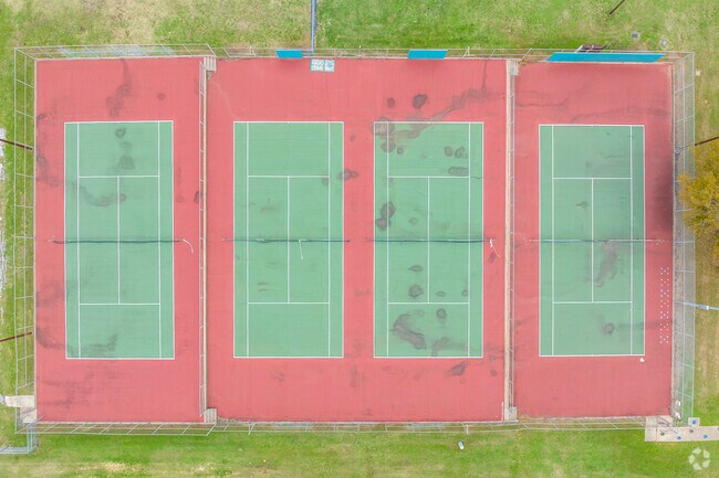 Students can play tennis at Mary E. Smithey Pace Learning Center in Duncanville, TX.