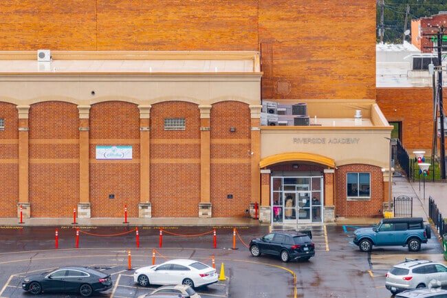 Main entrance and student pickup at  Riverside Academy East.