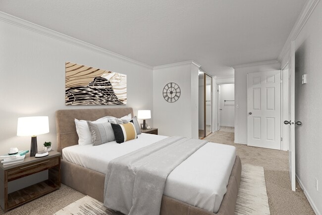 Yarrowood Highlands, Bellevue, WA 98004 - photo 3