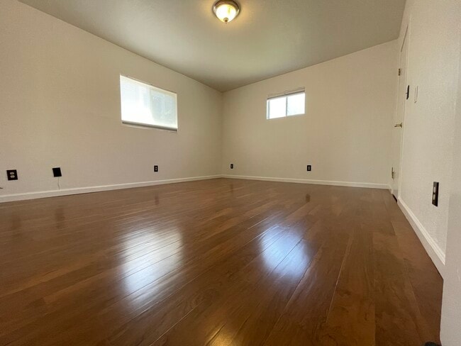 302 Laurel St, San Carlos, CA 94070 - photo 4