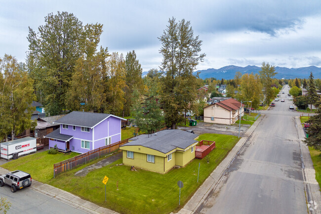 An eclectic mix of home shapes and sizes line the streets of Mountain View.
