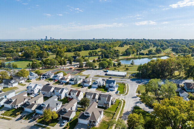 Fontenelle View homes overlook the greenery of historic Fontenelle Park.