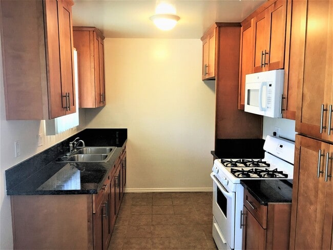 10424-10425 Parr Ave unit 10425 D, Los Angeles, CA 91040 - photo 2